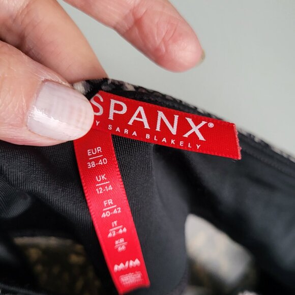 Spanx “Look At Me Now” Snakeskin Seamless Leggings • M/L • Python Print - Picture 4 of 7